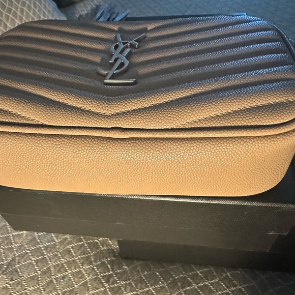 Beige Lou Mini YSL Camera Bag
100% Authentic, dust bag & box included - Picture 8 of 12